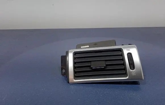 Chrysler Pacifica Dashboard side air vent grill/cover trim