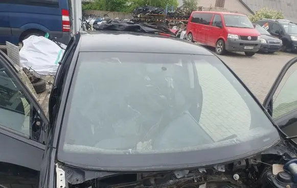 Volkswagen Polo IV 9N3 Front windscreen/windshield window 