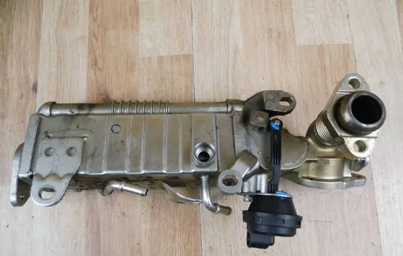 Toyota Avensis T270 EGR valve cooler 25680WA021 7926006 11717926006