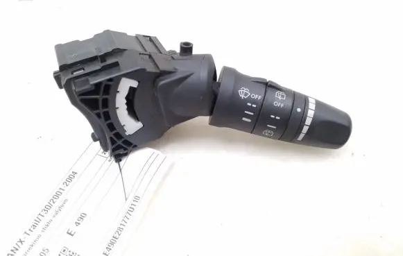 Nissan X-Trail T30 Wiper switch 252608H905