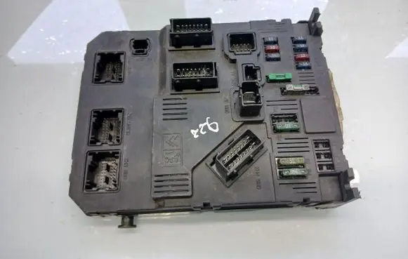 Peugeot 206 Comfort/convenience module 9650584680
