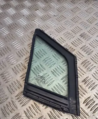 Toyota Avensis T270 Front door vent window glass four-door 