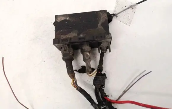 Glow plug pre-heat relay