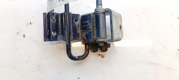 Audi A4 S4 B7 8E 8H Rear door lower hinge 6E0833412