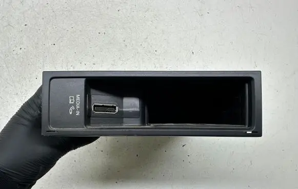 Volkswagen Passat Alltrack AUX in-socket connector 5N0035344G 5N0035342E