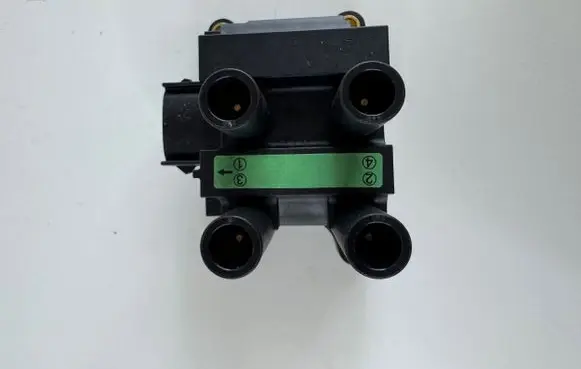 Ford Mondeo Mk III High voltage ignition coil 0221503490