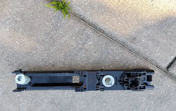 Opel Grandland X Seat belt adjustment rail 9813550780