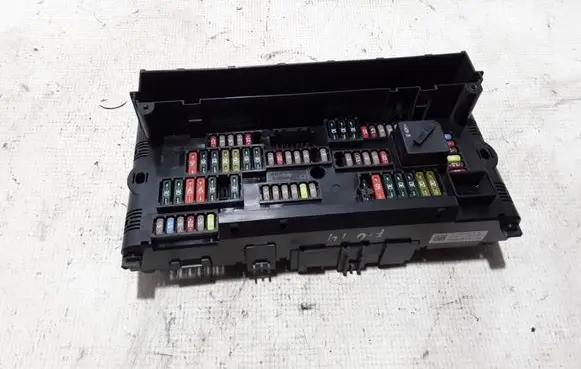 BMW 5 F10 F11 Fuse module 9252815
