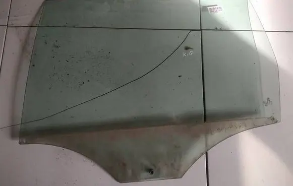 Volkswagen PASSAT B6 Rear door window glass AS2