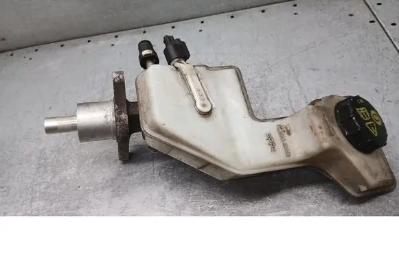 Mazda 3 I Master brake cylinder 