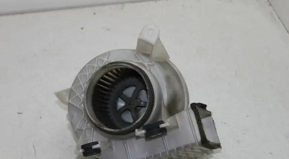 Toyota Prius (XW30) Hybrid/electric vehicle battery fan G923047020