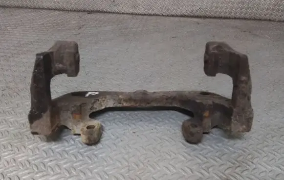 Toyota Yaris Front Brake Caliper Pad/Carrier 