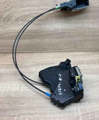 Toyota Avensis T250 Front door lock AVENSISDOORLOCK 50594A1