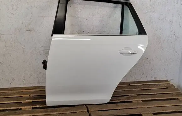 Volkswagen Golf VI Rear door 1K9833311B