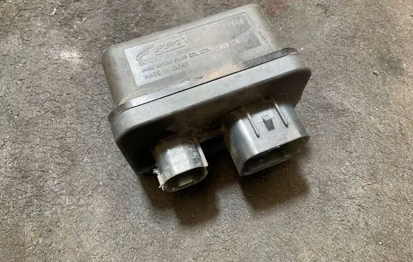 Opel Combo D Glow plug pre-heat relay 55229840