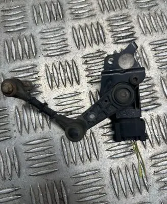 Headlight/headlamp level sensor