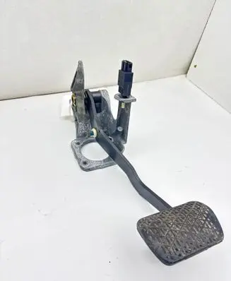Mercedes-Benz CLS C219 Brake pedal A2112941001