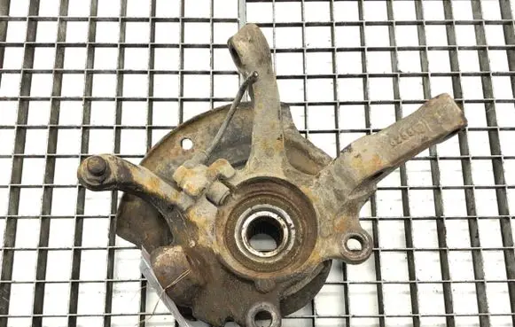 Nissan X-Trail T30 Front wheel hub spindle knuckle