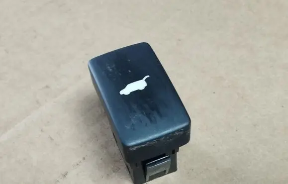 Honda CR-V Tailgate opening switch M48809