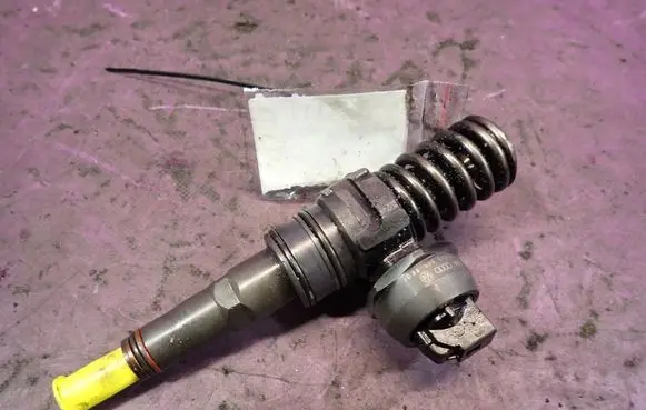 Audi A4 S4 B6 8E 8H Fuel injector 