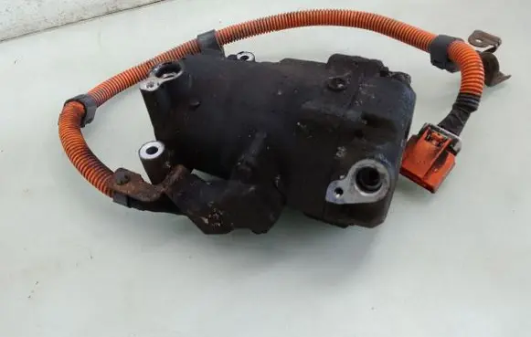 Toyota Prius (NHW20) Air conditioning (A/C) compressor (pump) HFC134A