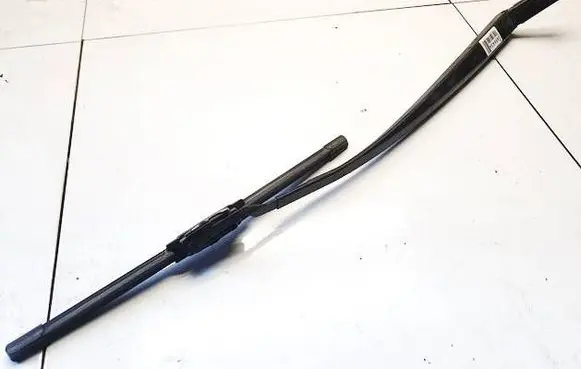 Front wiper blade arm