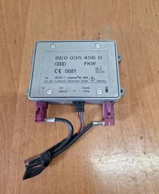 Audi A4 S4 B7 8E 8H Antenna control unit 8E0035456B 09103112