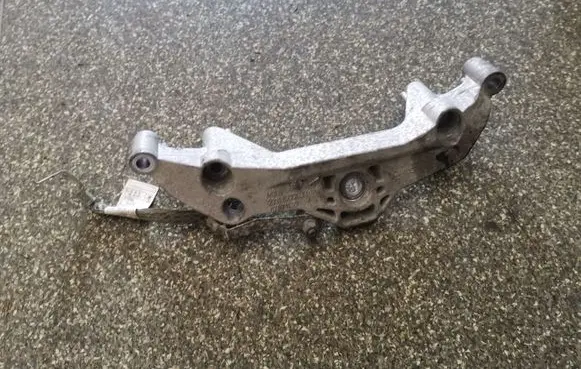 Mini One - Cooper Coupe R56 Engine mounting bracket 6772032