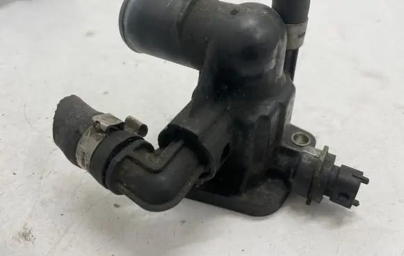 Thermostat/thermostat housing
