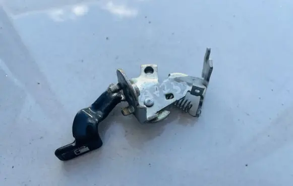 Toyota Corolla Verso AR10 Fuel tank opening switch 