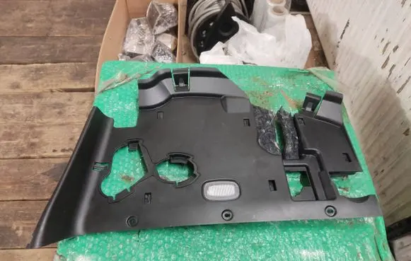 Mercedes-Benz GLE (W166 - C292) Dashboard lower bottom trim panel A1666800507 16905931 LM106