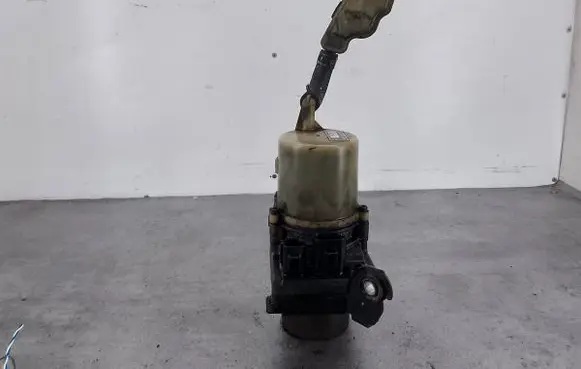 Mazda 5 Power steering pump