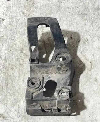 Audi A4 S4 B7 8E 8H Fender mounting bracket 8E0853021D