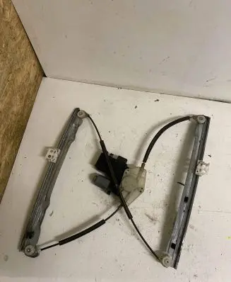 Citroen C4 I Picasso Front door window regulator motor 9654087880 400965C