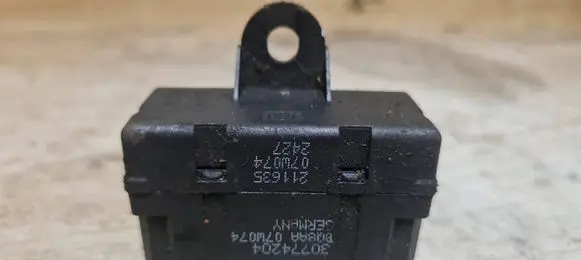 Volvo XC90 Seat heating relay 30774204