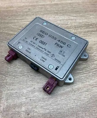 Audi A8 S8 D3 4E Aerial antenna amplifier 8E0035456C