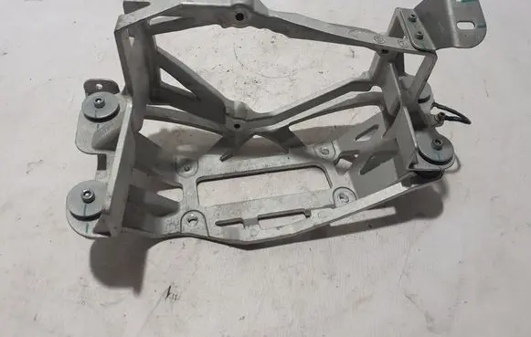 Volvo C40 A/C compressor mount bracket 32352687
