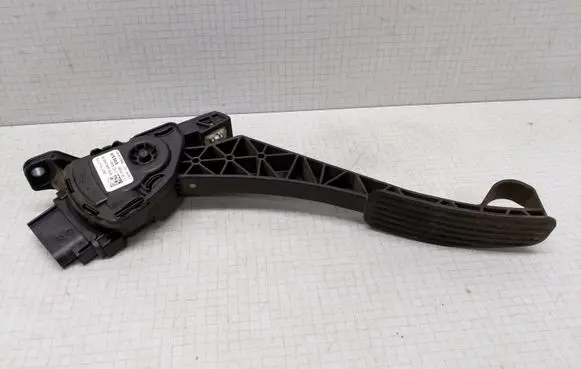 Volvo V70 Accelerator throttle pedal 30715175 6PV00954800