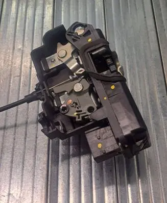 Opel Antara Front door lock