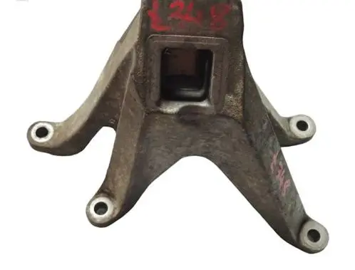 BMW 7 G11 G12 Engine mounting bracket 6861551