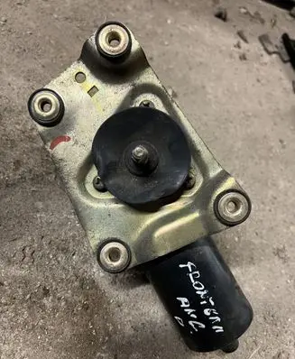 Opel Frontera B Wiper motor