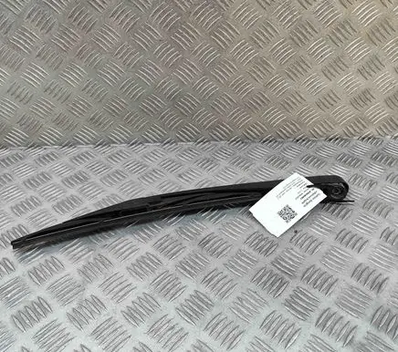 Rear wiper blade arm