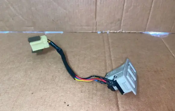 KIA Opirus Tailgate/boot open switch button 935553F000