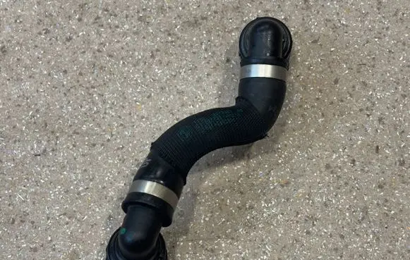 BMW 5 G30 G31 Engine coolant pipe/hose 8573382