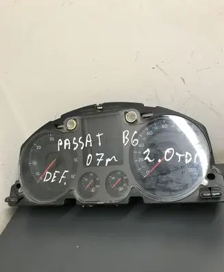 Volkswagen PASSAT B6 Speedometer (instrument cluster)