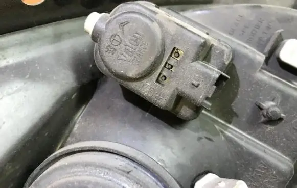 Citroen Xsara Picasso Headlight level adjustment motor 