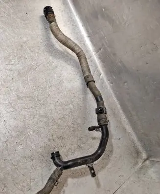 Volkswagen PASSAT B7 Engine coolant pipe/hose 06J121065F