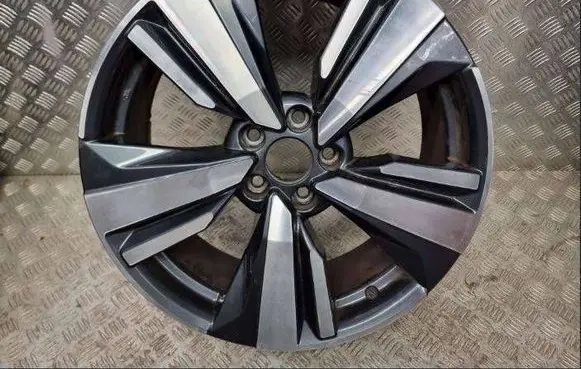 Nissan X-Trail T33 R19 alloy rim 