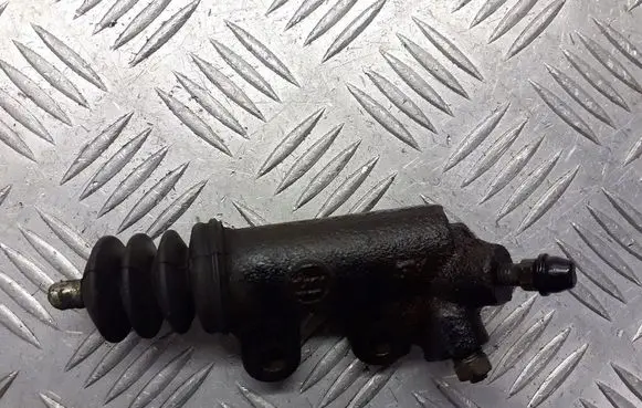 Toyota Avensis T250 Clutch slave cylinder 