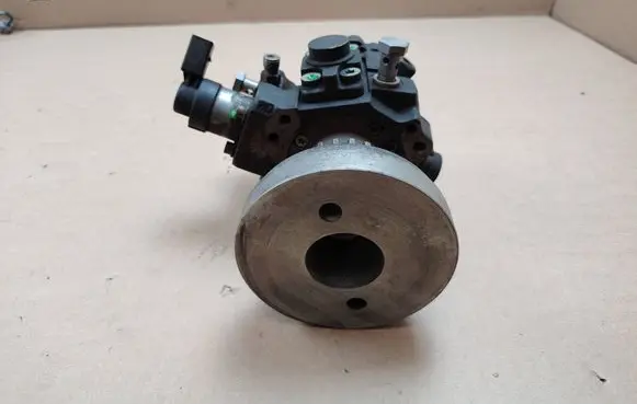 Audi A6 S6 C6 4F Fuel injection high pressure pump 0445010171